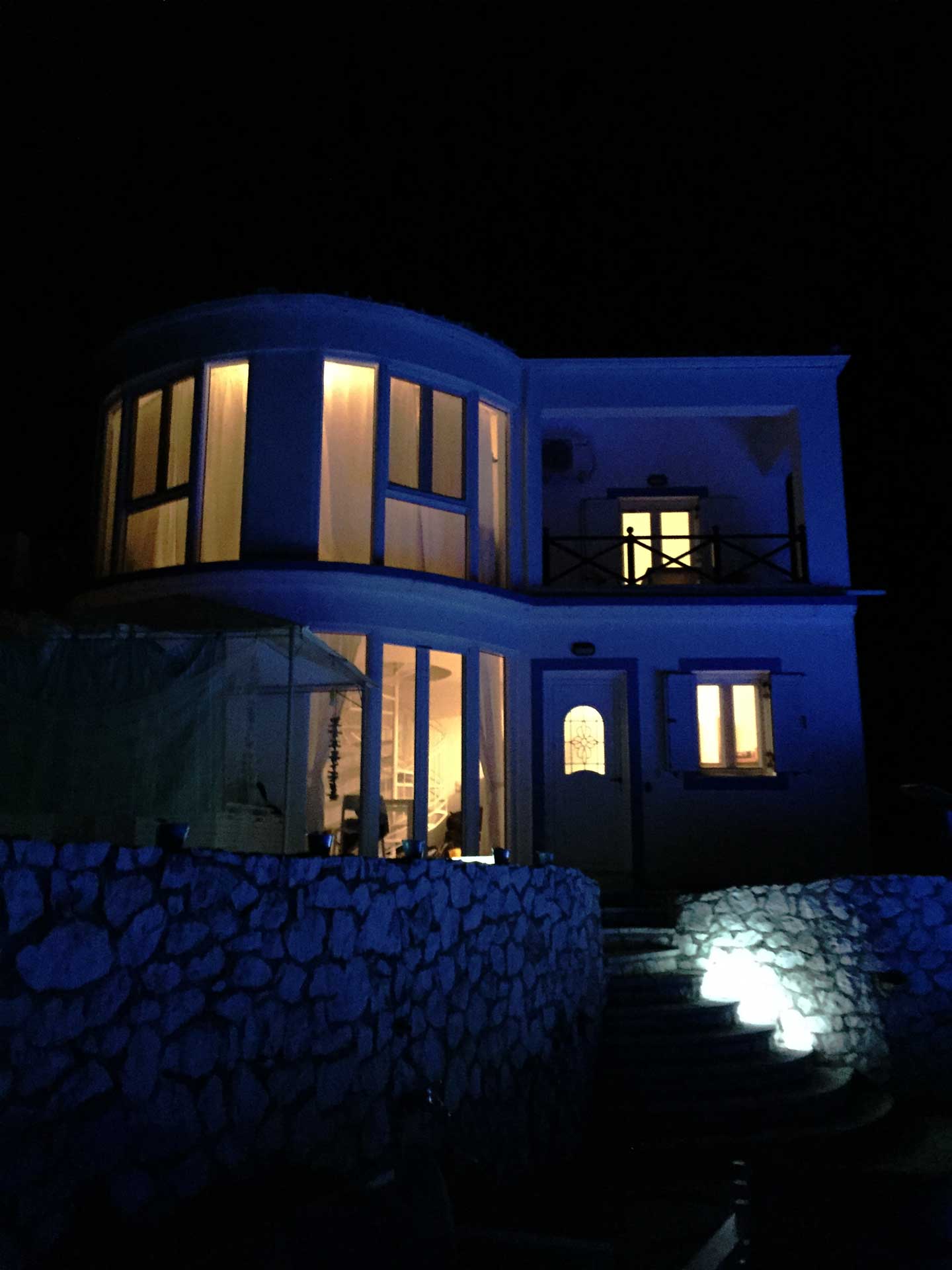 Villa BayView bei Nacht
