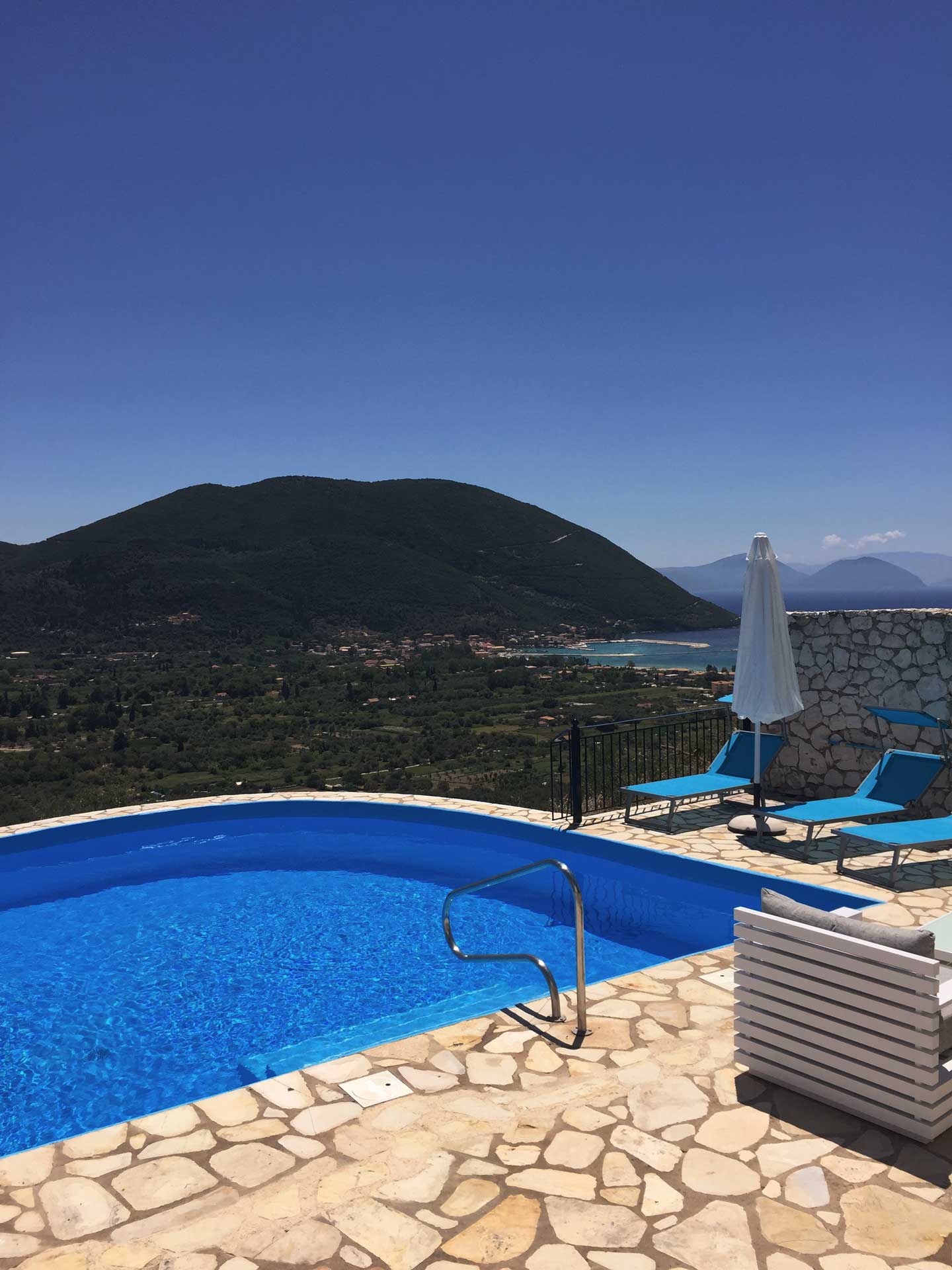 Pool und Ausblick
